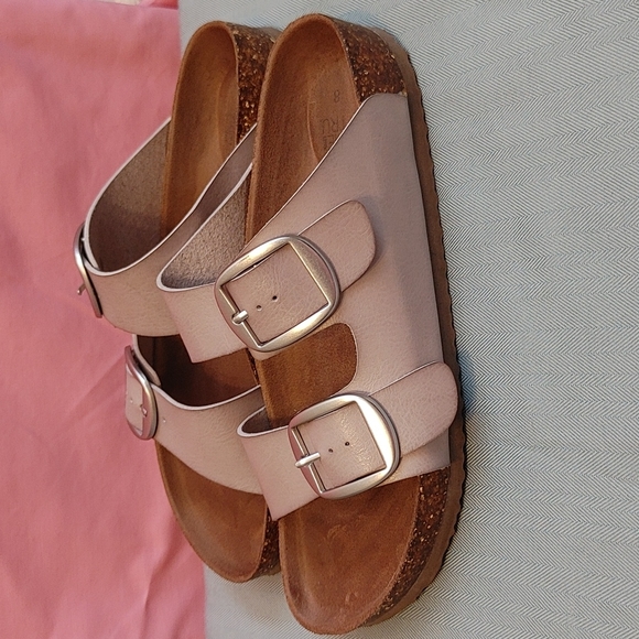 ⚫Time and Tru Sandals - Picture 5 of 10